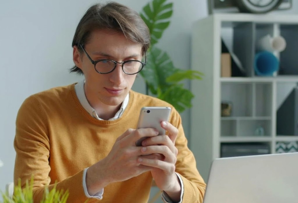 AI virtual concierge integrated into Icnea’s PMS and channel manager